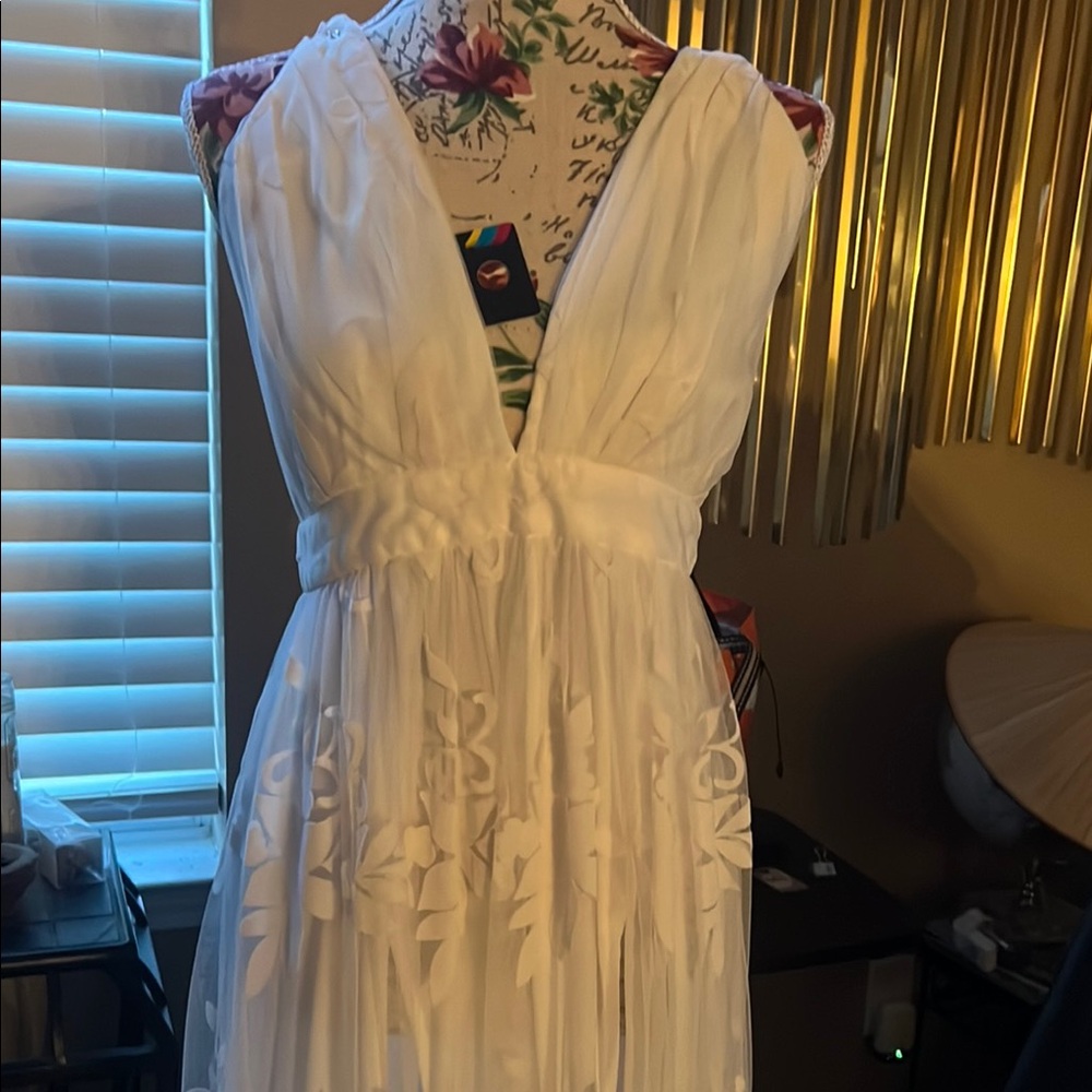 Embellished White Sleeveless dress